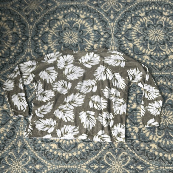 J. Jill Oversized Olive and White Leaf Pattern Sweater - Linen Blend - Picture 3 of 3
